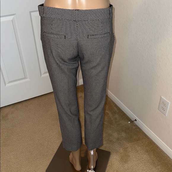 Banana Republic Women’s Black and White Textured Capris Size 4. - Picture 3 of 12